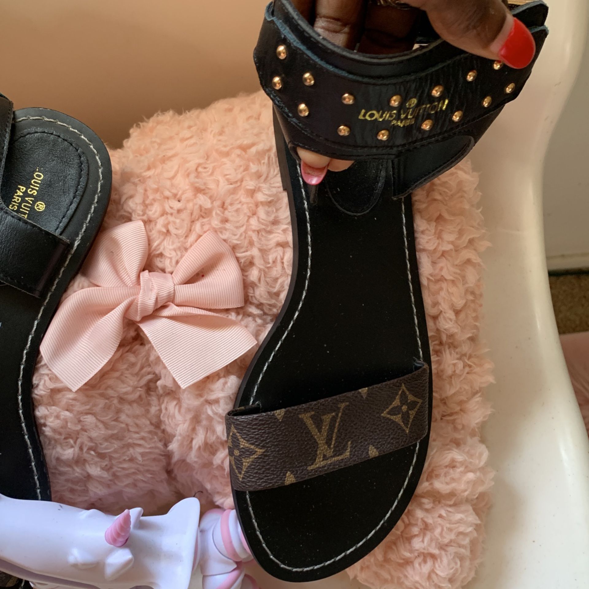 Ladies Like New Louis Vuitton Sandals Sz37