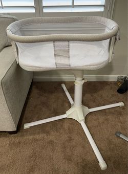 Halo BassiNest Swivel Sleeper.  EXCELLENT CONDITION!