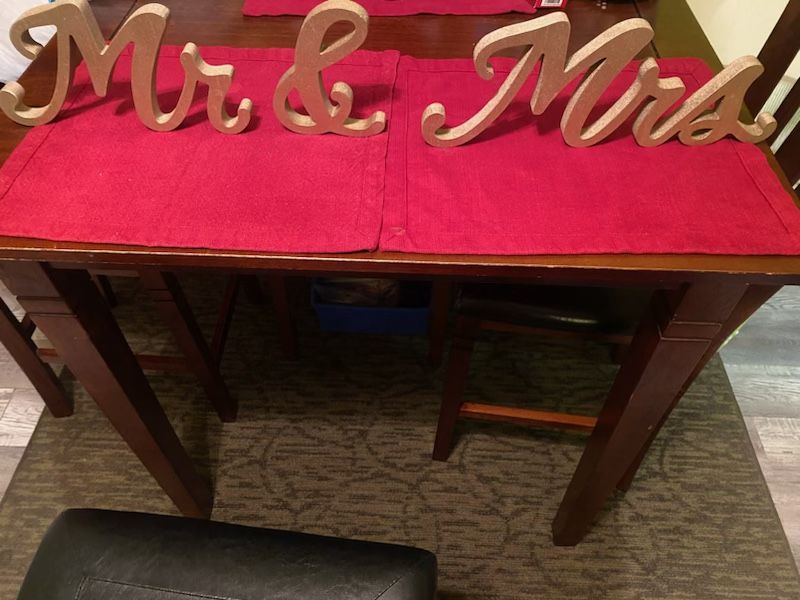Mr. & Mrs. Table Sign 