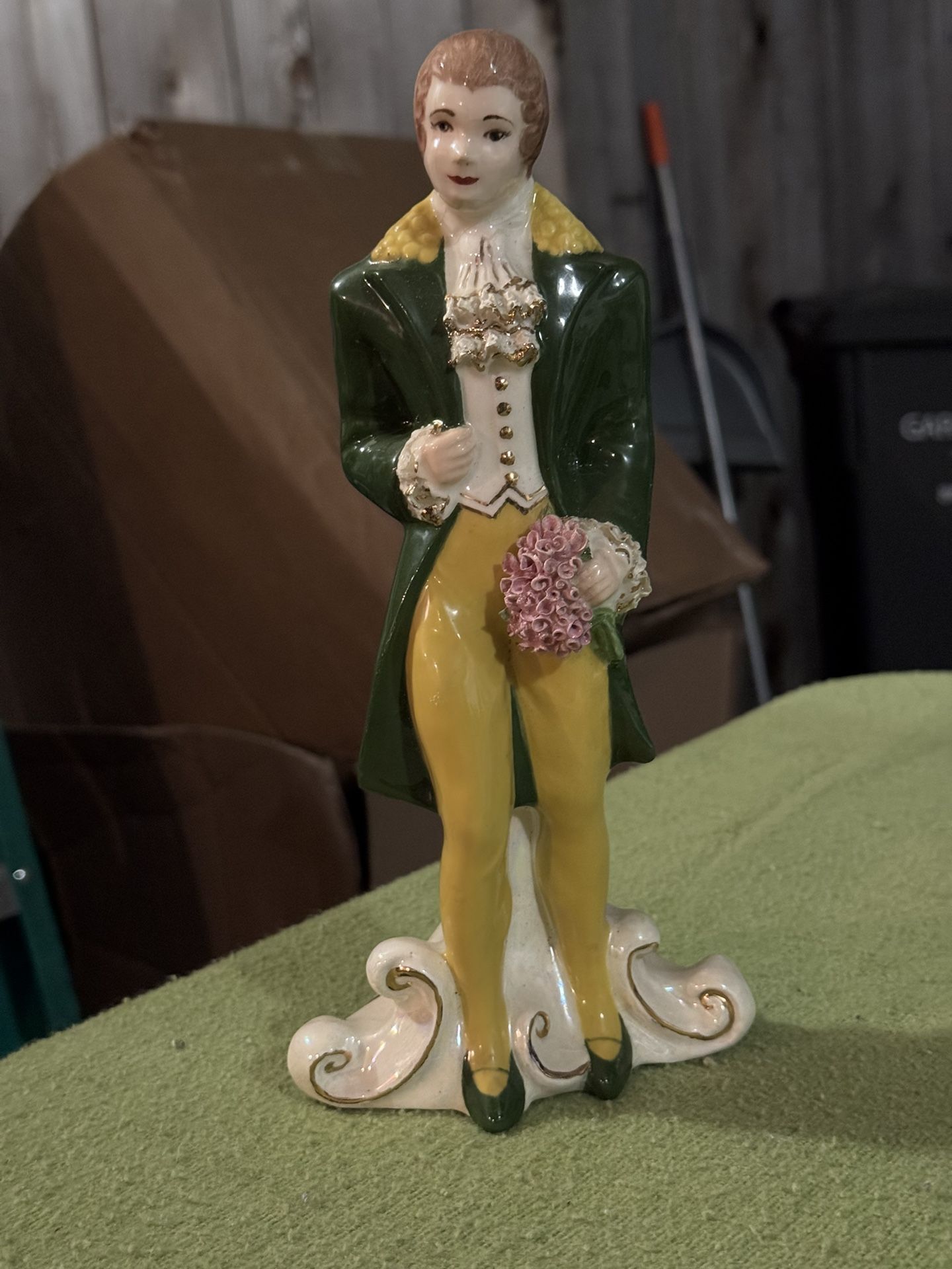 Porcelain statuette of 1951