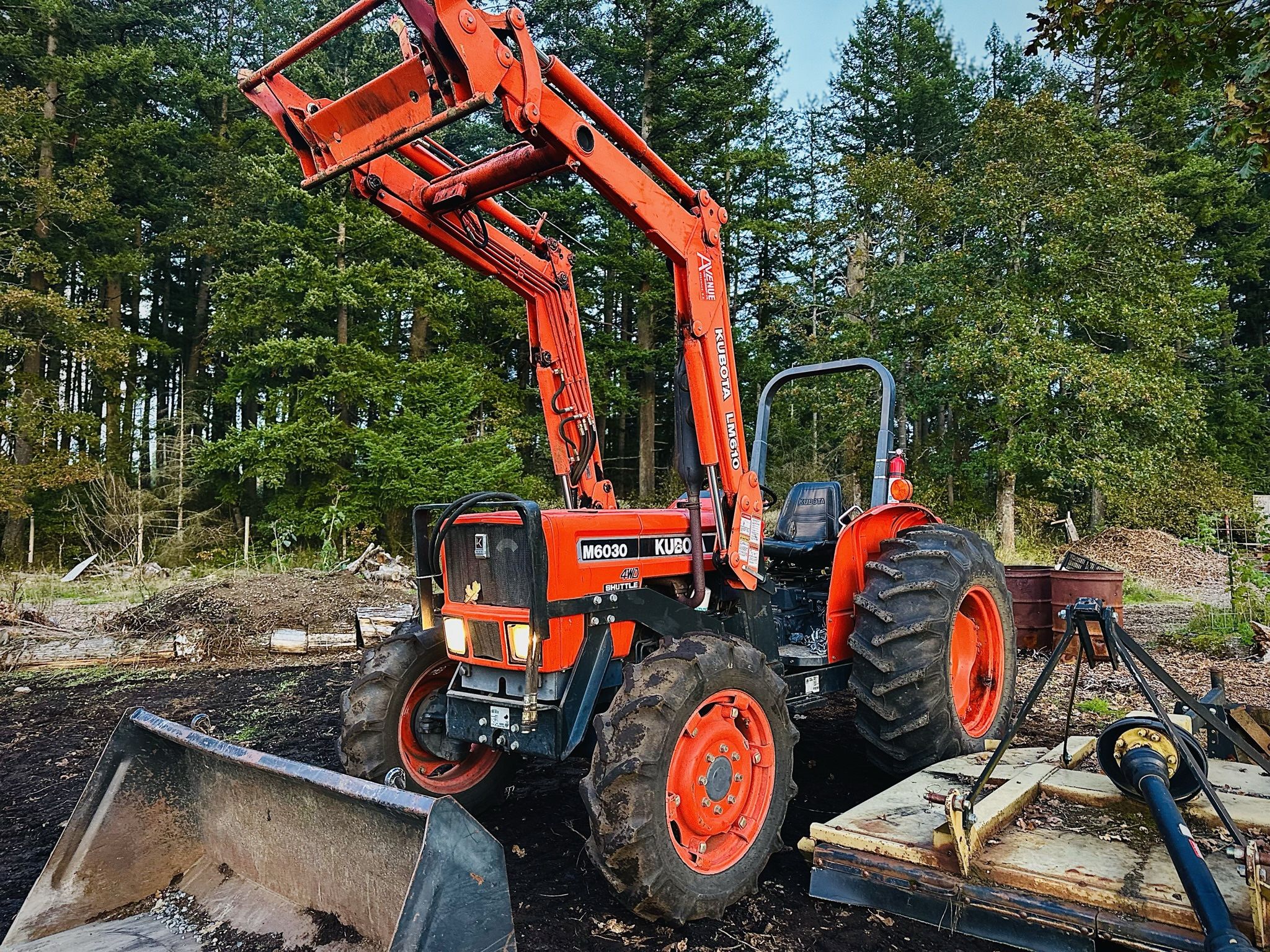 64H Heavy Duty Kubota Tractor W/5 Attachments