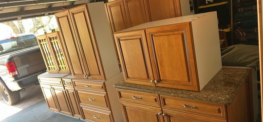 Like new!! Kitchen cabinets with island.
