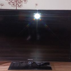 Samsung 46" TV With Roku Device