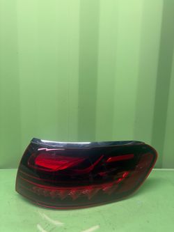 2024 2025 2026 Mercedes-Benz GLS W167 GLS580 GLS450 GLS600 GLS63 Right Passenger Side Outer / Quarter Panel Tail Light OEM A1679067610