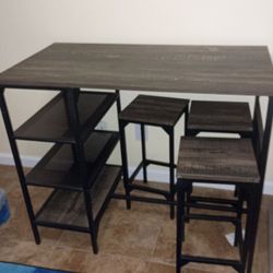 Metal table with 3 shelves and 3 stools