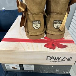 Size 7 women’s Bear Paw Boots 