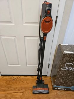 New Cond SHARK ROCKET MODEL VAUUM WORKS GREAT  , IN THE BOX