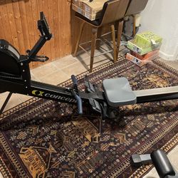 Concept 2 model D rowing machine. like new 