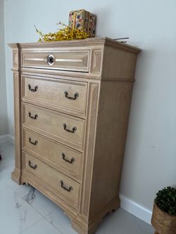 Thomasville 5 Drawer Bureau