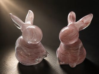 Set of 2 Vintage Pier 1 Pink Art Glass Bunny Figurines, 3.75” Tall