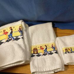 50s Drug Store Retro Themed Bath Towel Set