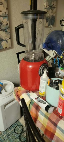 Red Countertop Blender with Clear Pitcher