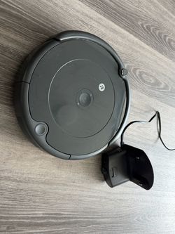 iRobot Roomba Robot Vacuum + Charging Dock