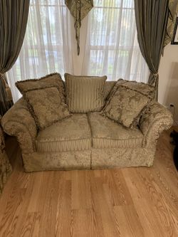 2-Seater Couch with Matching Pillows