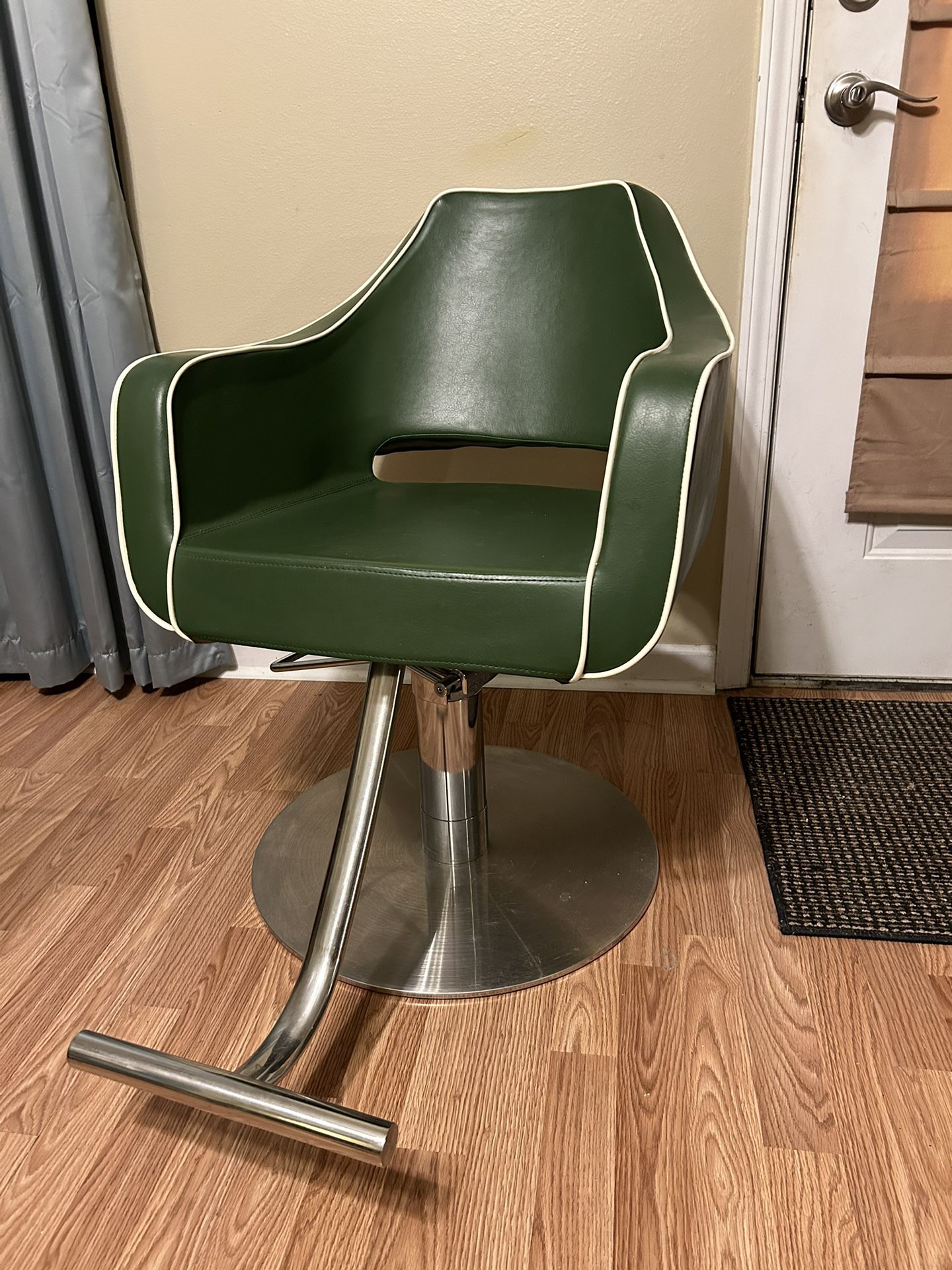 Styling chair 