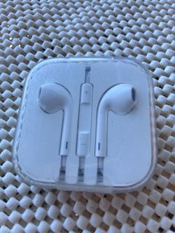 AUTHENTIC Apple Wired Earpods Headphones iPhone Earphones Earbuds 3.5mm Jack NEW