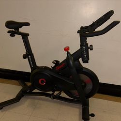 Echelon Connect Sport-S indoor cycling bike. This model offers a connected fitness experience and features specific features. The key features of the 