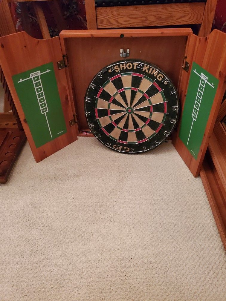 MILLER DART BOARD CABINET WITH DART BOARD LIKE NEW CONDITION 