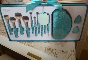 Makeup brushes