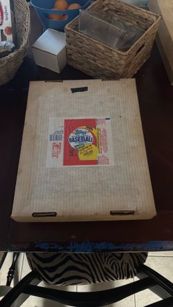 Lot of untouched 1985 topps baseball cards