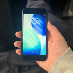 iPhone SE (2022) 64GB - Fully Unlocked - Near Mint