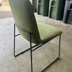 6 Like New Dining Chairs From A Stager 