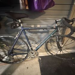 Cannondale R1000 52cm road bike - Mavic wheels, Shimano 105