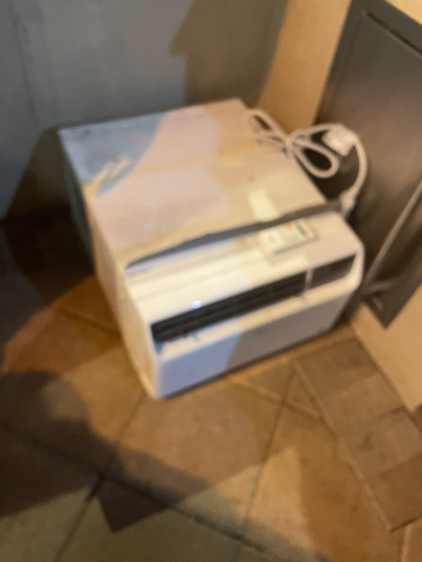 Lg 6,000 BTU Wall Air conditioner 