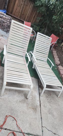 Pool Lounge Chairs