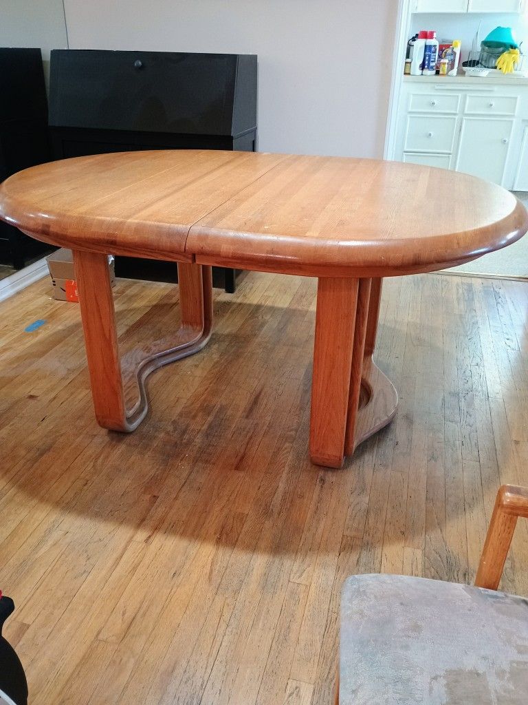 Beautiful Solid Oak Table