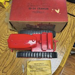 Plastic International Harvester TD-24 Crawler 