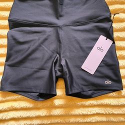 Alo Airlift Energy Yoga shorts