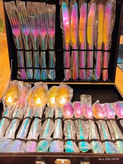 Stainless Steel Silverware Set Of 24 Missing 1 Fork