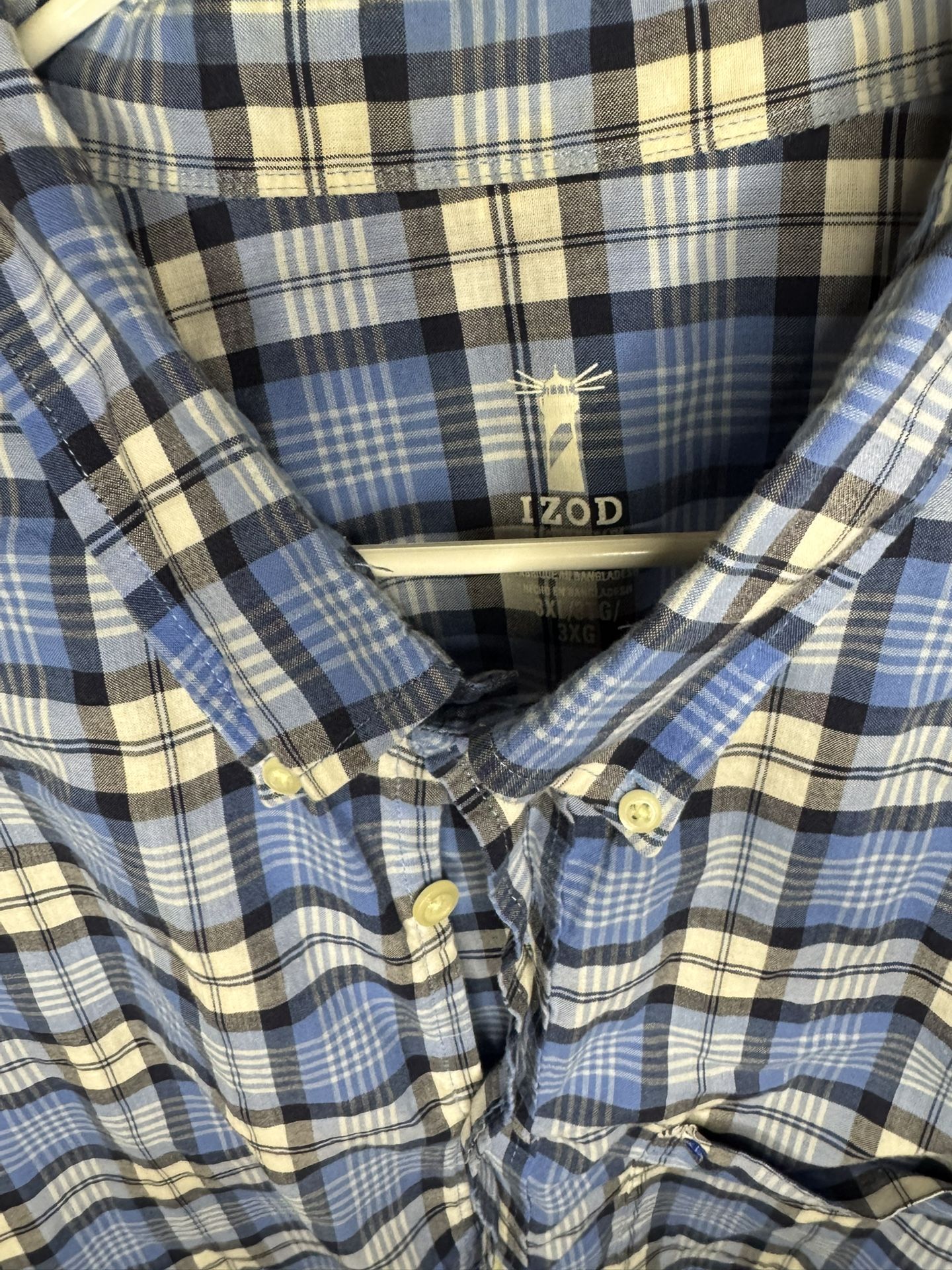 Izod Men’s button up blue & White shirt