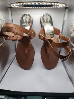 Size 7M, tan leather Vince Camuto thong sandal