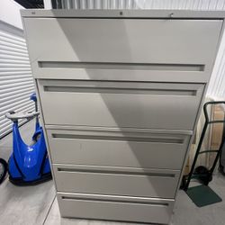 File Cabinet Good Condition Read Description 