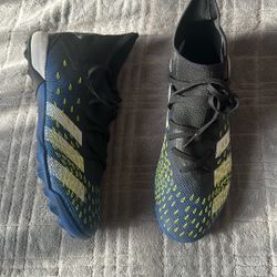Addidas Predator Cleats /indoor