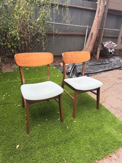 Mid Century Modern Chairs