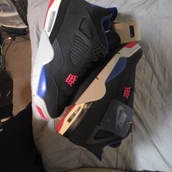 Air Jordan 4 "Rare Air"