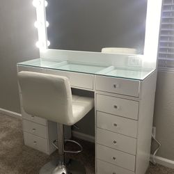 White Vanity w/Lights and Drawers w/ Stool