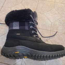 Size 11 UGG Winter BOOTS