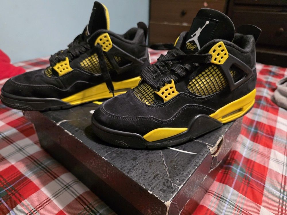Air Jordan 4 Retro Thunder