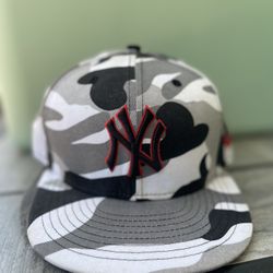 5 Mens baseball hats $20 for all