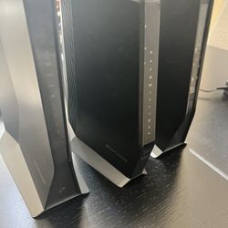 Nighthawk Router And Two Extenders For Mesh Network 