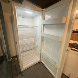 21 Cu Ft Upright Freezer – Conservator – Works Great