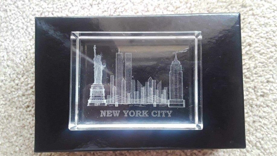 3" by 4" crystal etched New York City skyline paperweight with twin towers PRICE IS FIRM