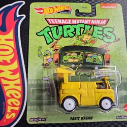 Hot Wheels Premium Party Wagon Teenage Mutant Ninja Turtles TMNT 