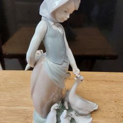 Lladro- Girl Feeding Family  Of Geese