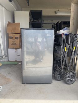 Midea Mini Fridge