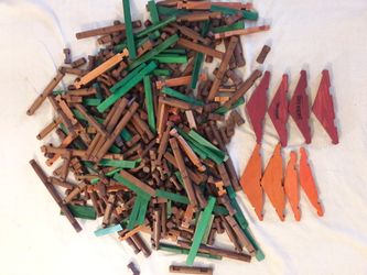 Reduced! Lincoln Logs Over 350 Pieces
